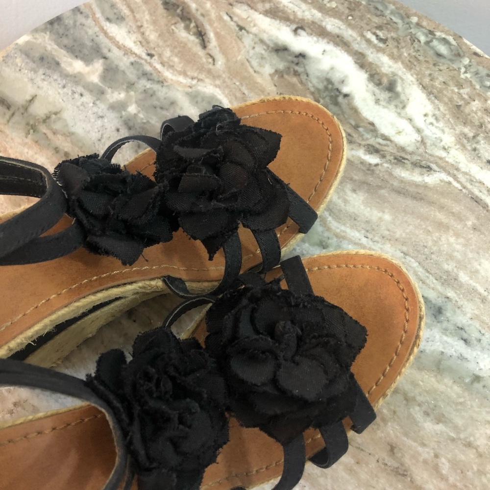 Nine West wedges size 8.5 black sandals flowers - Picture 4 of 7